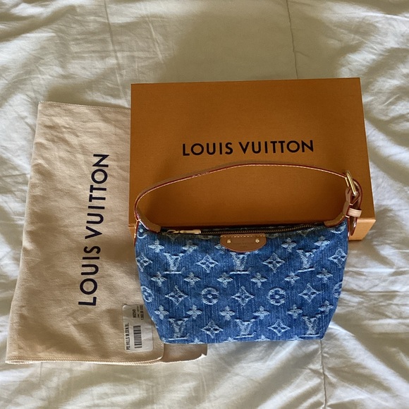 Louis Vuitton Hill Pochette in denim - Picture 1 of 16